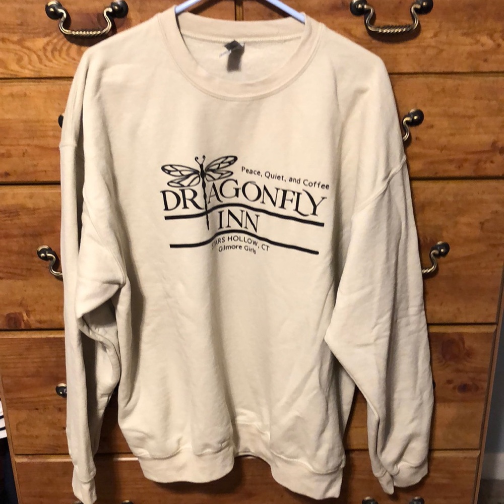 Gilmore Girls Dragonfly Inn tan sweatshirt XL